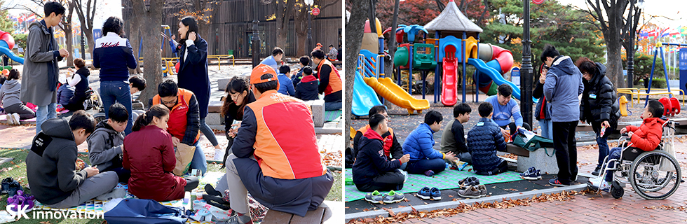 SK에너지 임직원과 서울정애학교 학생들이 간식을 먹으며 이야기를 나누는 모습